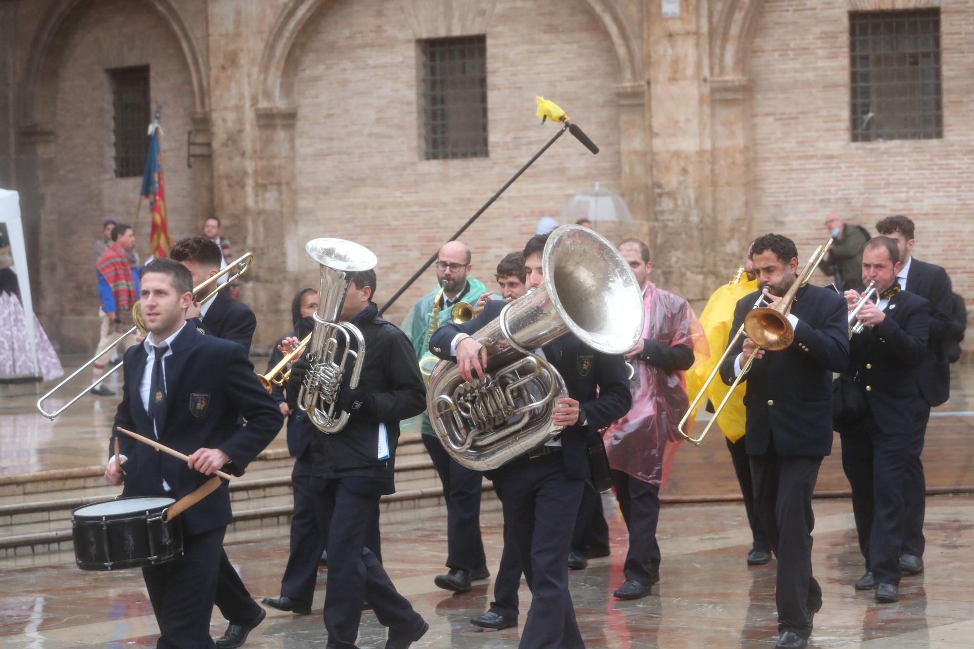 Búscate en el primer día de ofrenda por la calle de la Paz (entre las 17:00 a las 18:00 horas)