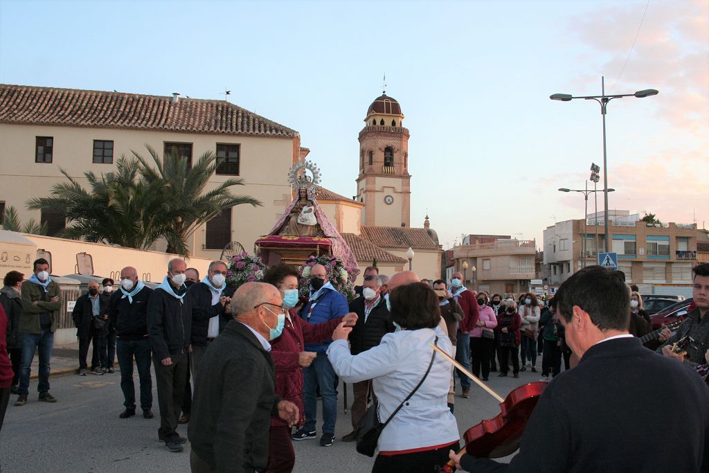 La Virgen de las Huertas vuelve a su casa arropada por decenas de lorquinos