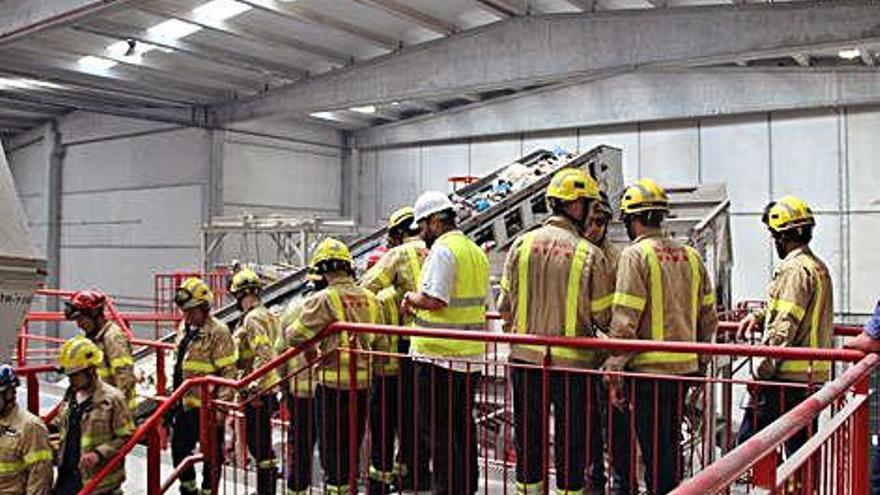 Jornada de formació dels bombers al Centre de Tractament de Residus.