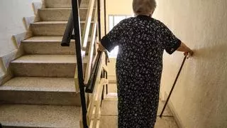 Los edificios de Alicante no están preparados para las personas mayores