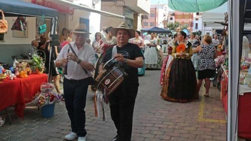 Las calles de Altura han cobrado vida con la feria.