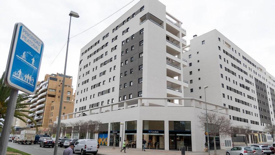 Nuevos empadronados en Les Naus de Alicante: de Rocío Gómez a cuatro propietarios que querían renunciar a los pisos y ya viven en la urbanización