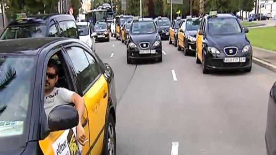 Taxistas de Barcelona declaran la guerra a UBER