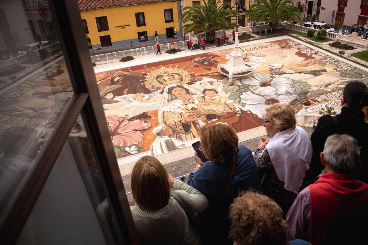 El magno tapiz de La Orotava visto desde el Ayuntamiento