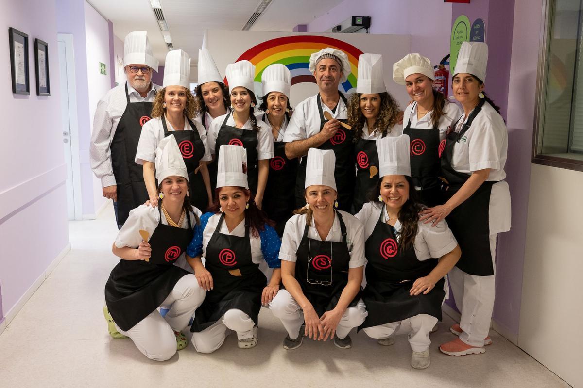 Los bebés ingresados en la UCI neonatal del Clínic se convierten en pequeños cocineros por Carnaval