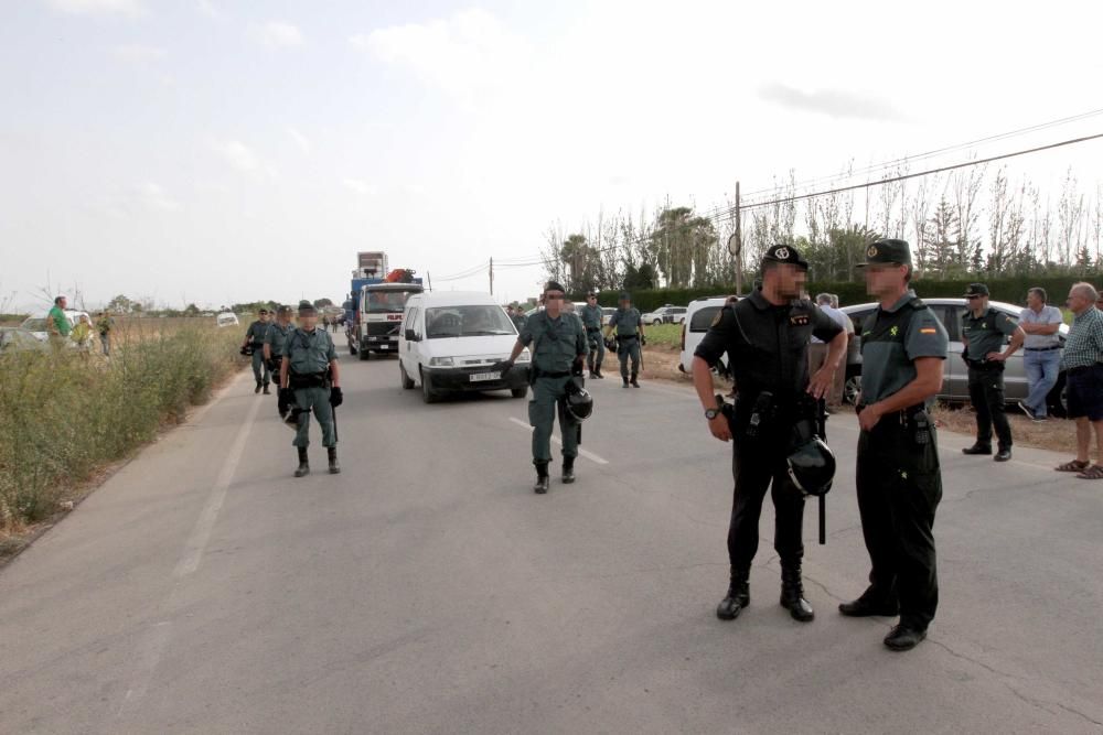 Protesta agricultores por el sellado del desagüe