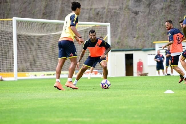 .Entrenamiento de la UD Las Palmas en Barranco ...