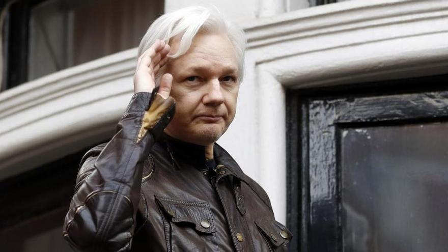 Ecuador castiga sin internet a Assange