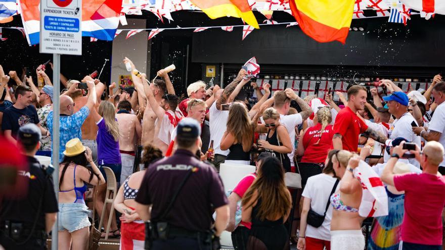 La Policía interviene en la zona inglesa de Benidorm para evitar incidentes