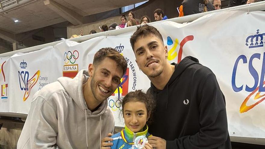 Ainhoa, con el actual campeón y subcampeón del mundo