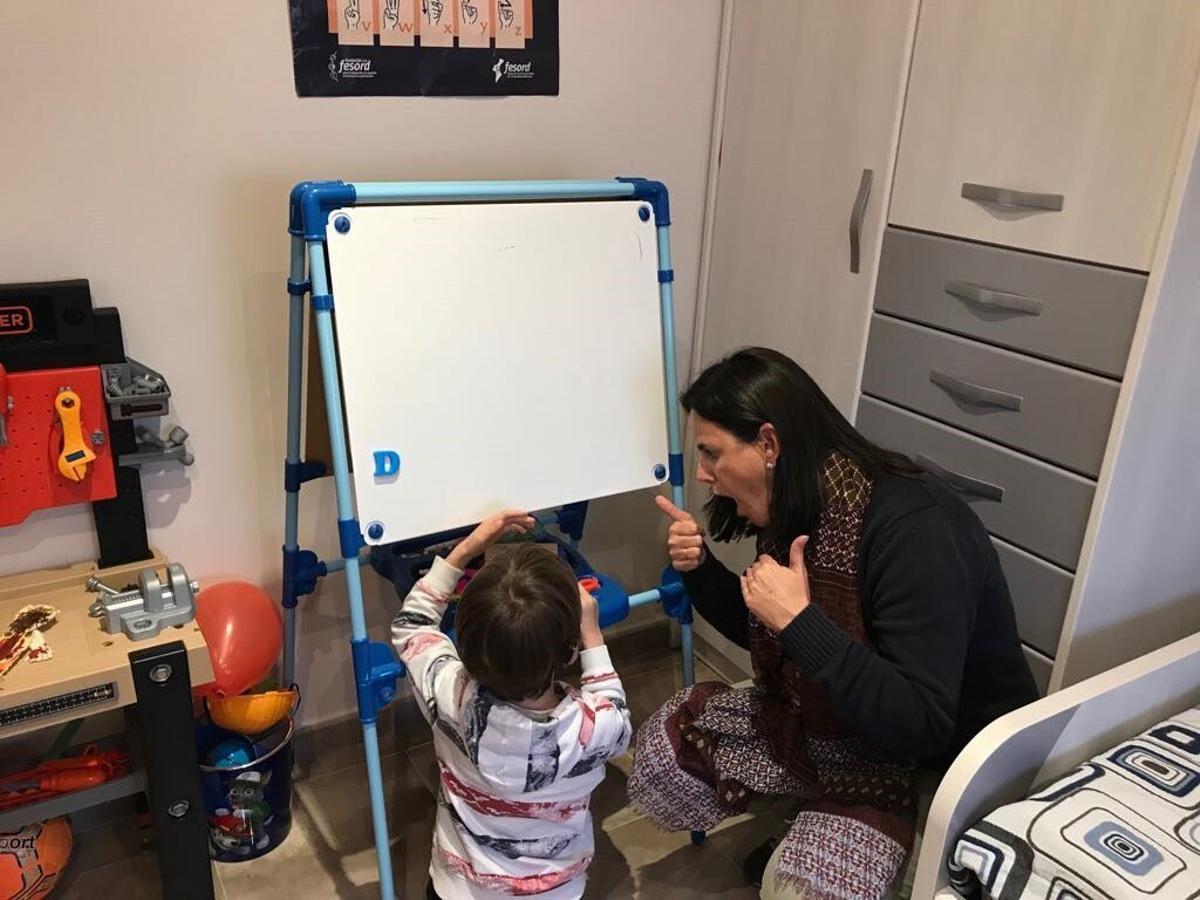 06/02/2025 CNSE celebra que el Consenso Estatal para la Mejora de la Atención Temprana contemple a la infancia sorda y sus familias. La Confederación Estatal de Personas Sordas (CNSE) ha celebrado que el Consenso Estatal para la Mejora de la Atención Temprana contemple a la infancia sorda y sus familias. SOCIEDAD CNSE