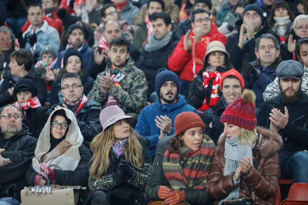 Miles de personas despiden a Quini en un abarrotado estadio de El Molinón