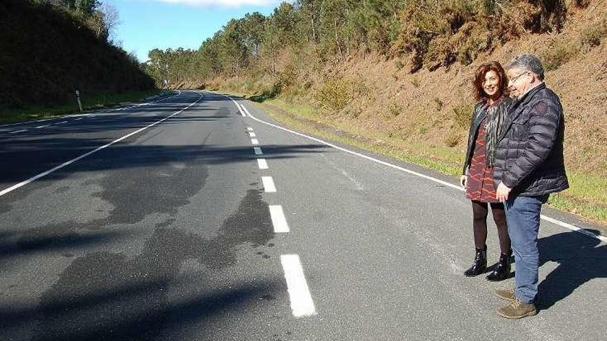 Marisol Díaz, en la OU-504, en San Cristovo de Cea.  // FdV