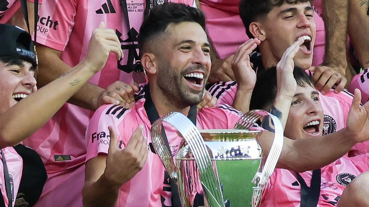 Jordi Alba, con el título de la MLS