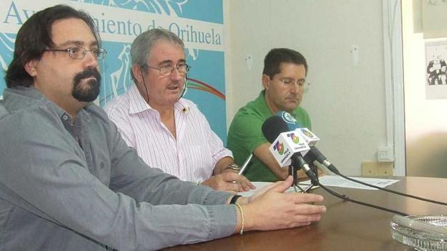 Manuel Culiáñez, Monserrate Guillén y Manuel Gallud, ediles de Los Verdes, ayer en el anuncio de su iniciativa