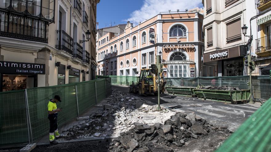 El comercio de Parras acoge la obra  con dudas y se abre a reordenar el tráfico