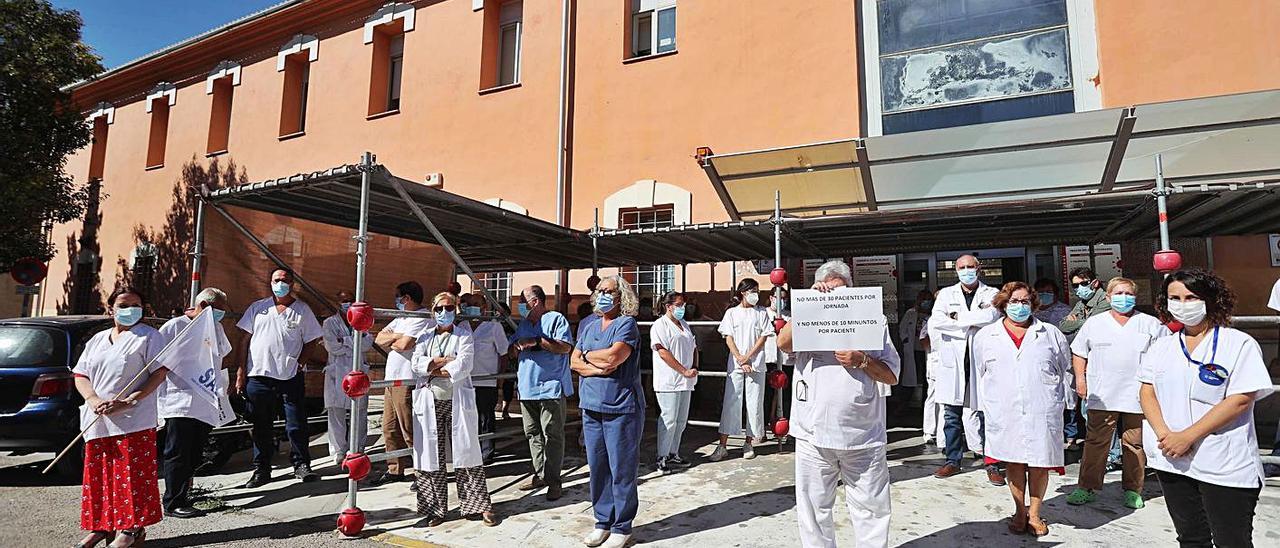 Protesta de profesionales de Atención Primaria valencianos por las condiciones de trabajo. | J. M. LÓPEZ