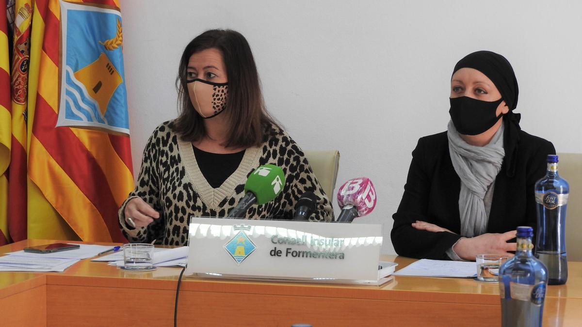 Armengol (izquierda) y Ferrer durante la rueda de prensa de ayer en el Consell.