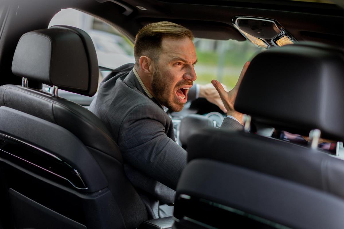 Actitudes y hábitos que nos convierten en conductores molestos