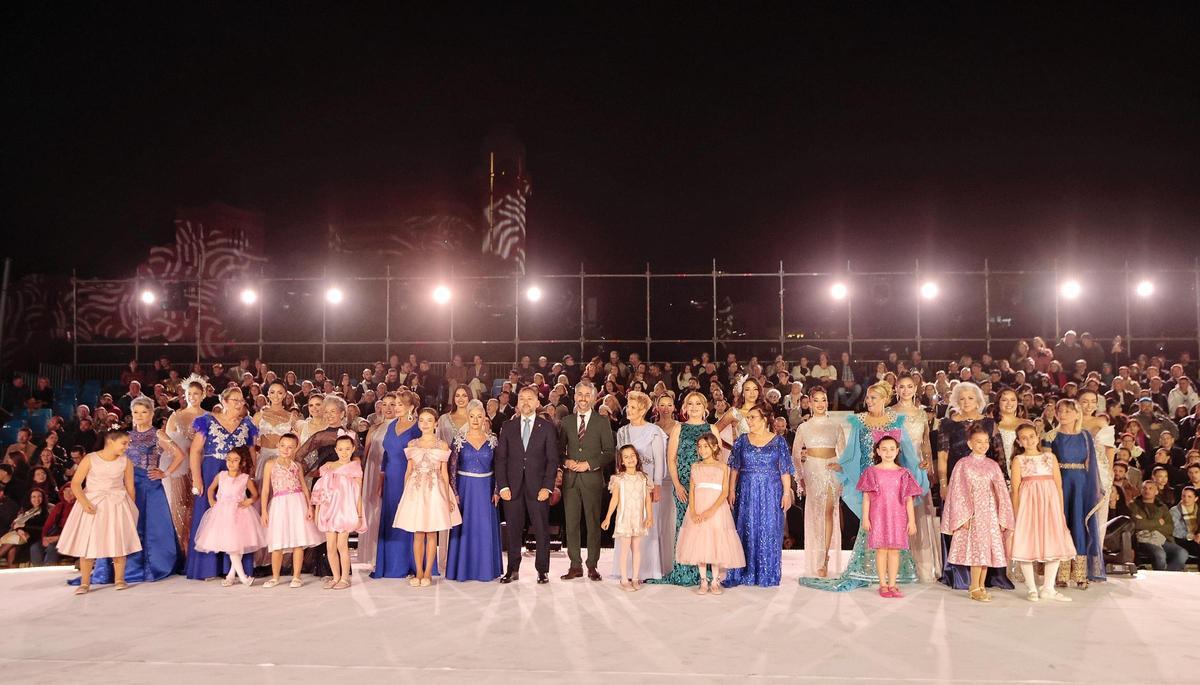 Fotografía de las treinta y dos aspirantes que protagonizarán las galas de las reinas del Carnaval de Santa Cruz de Tenerife 2026.