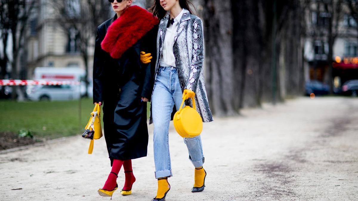 'Twinning' de accesorios en amarillo en el 'street style' de Nueva York