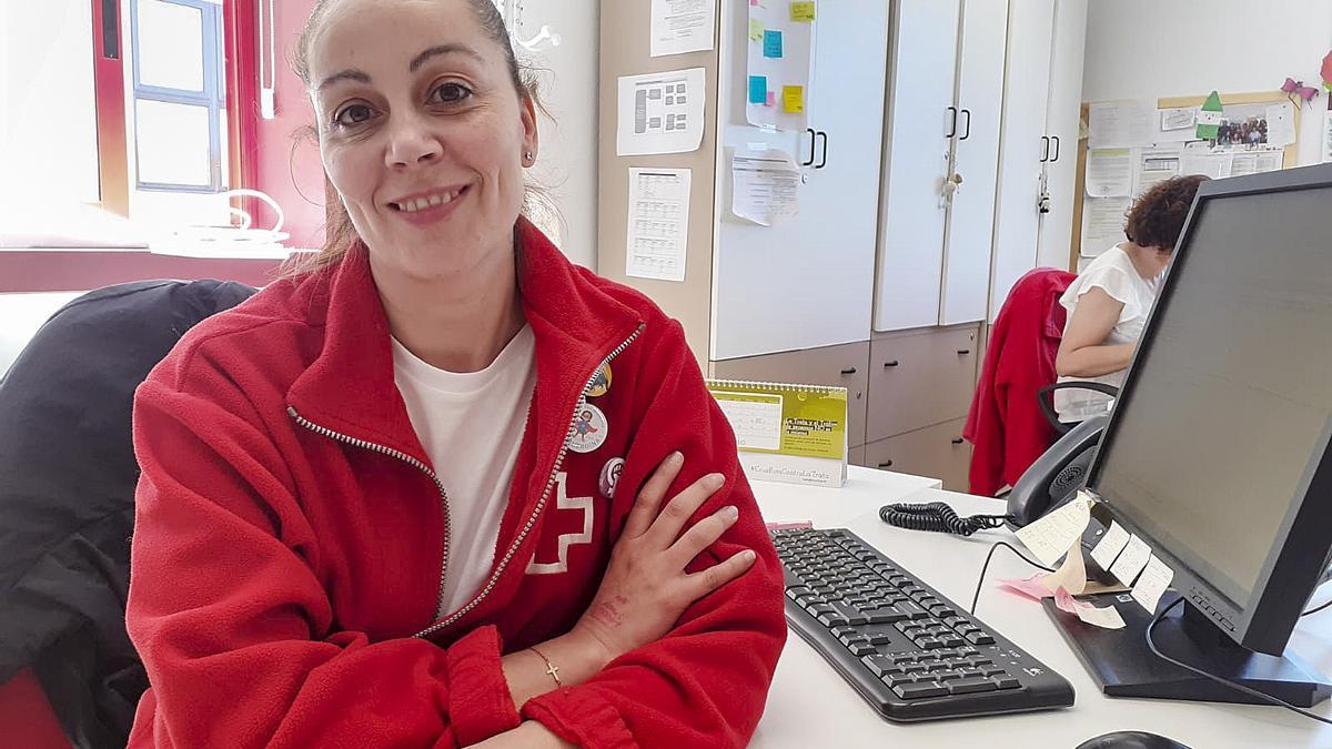 María Martínez es la responsable del programa de refugiados en la Cruz Roja de Ourense.