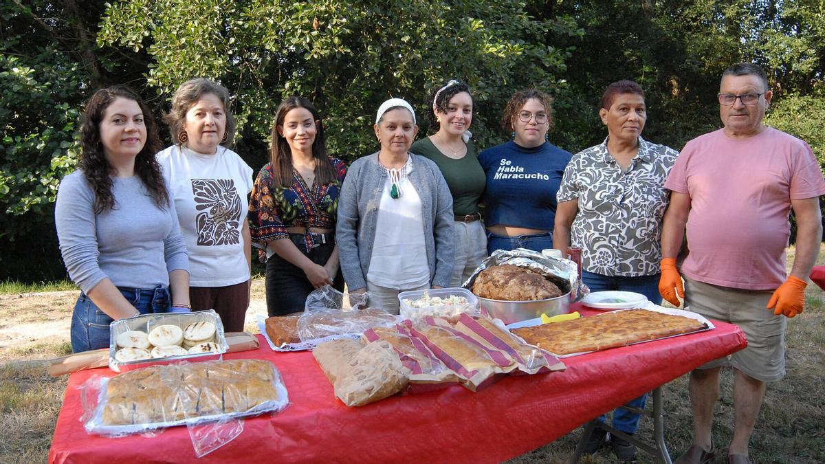 Mesa con productos.