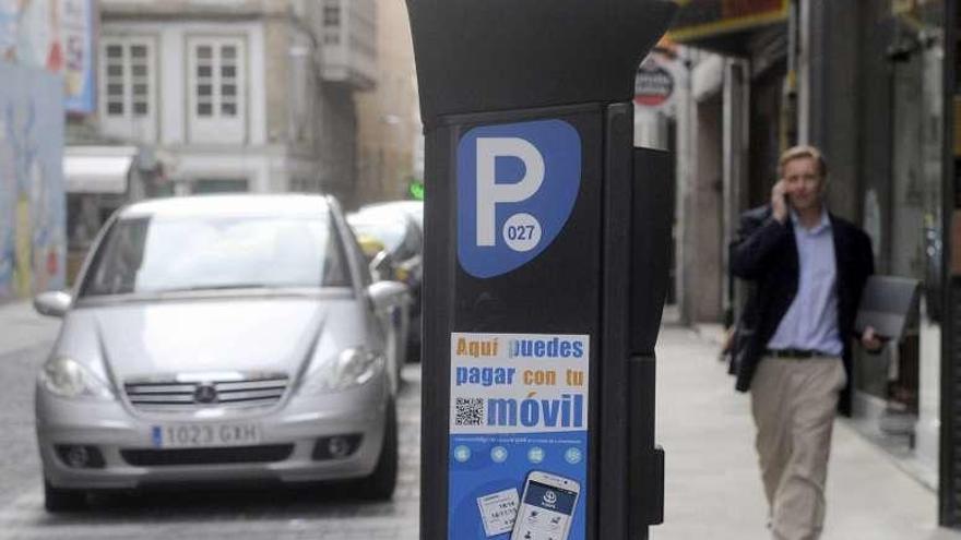 Un parquímetro de la ORA en Marqués de Pontejos.