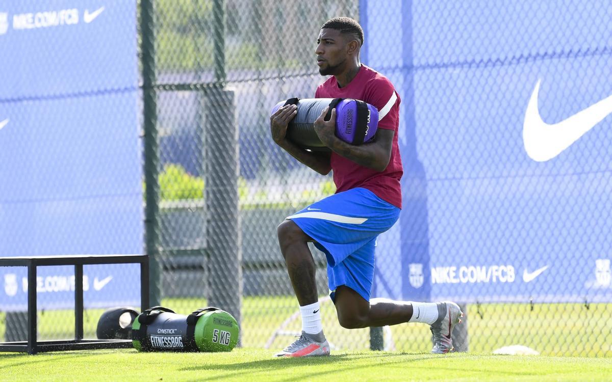 Emerson Royal, en su primera sesión de trabajo con el Barça.