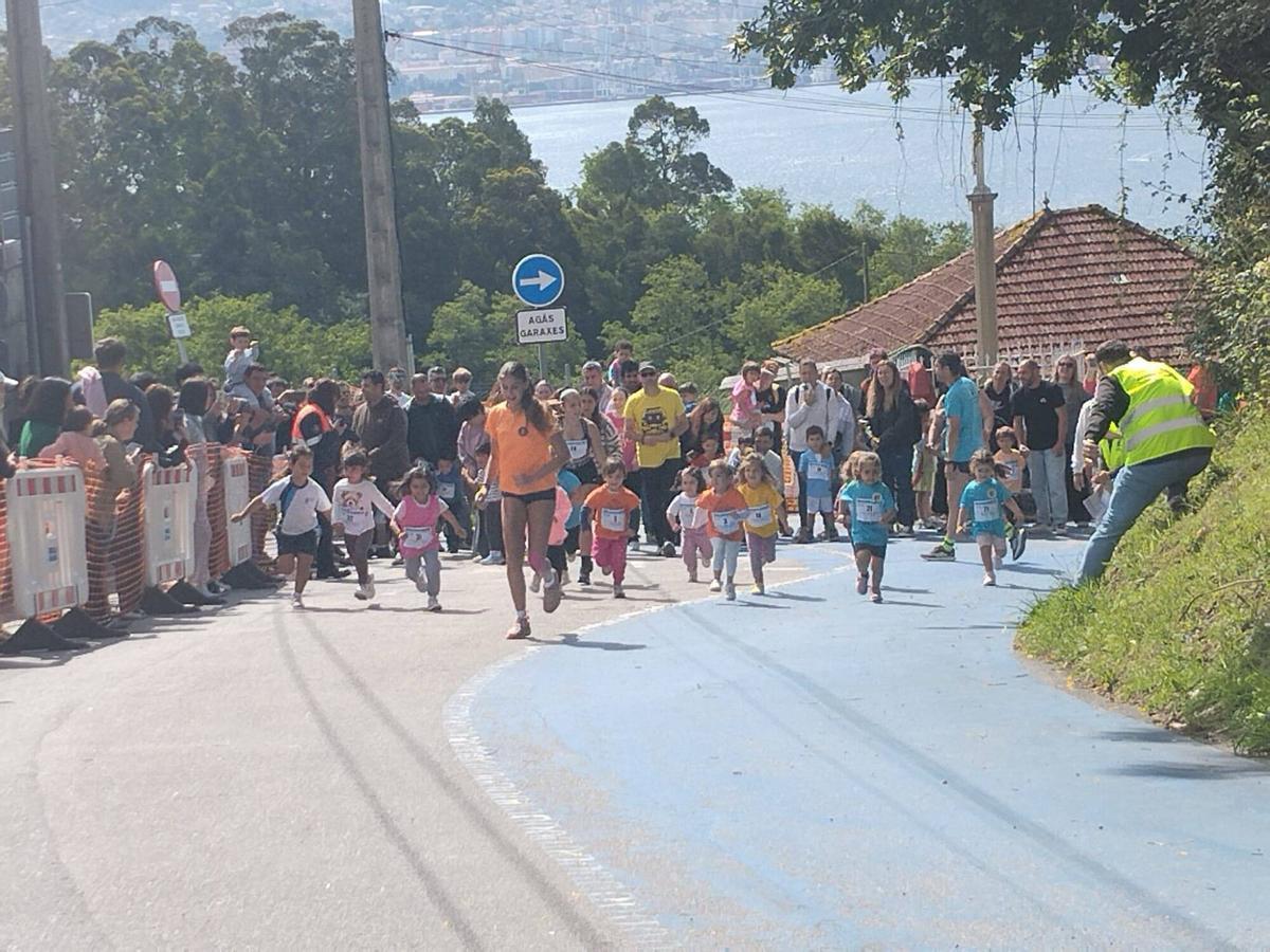 Corrieron en las inmediaciones del colegio por el Monte dos Remedios, conjugando deporte y naturaleza