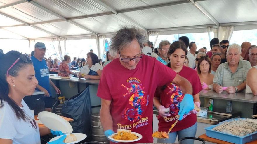La gran paella, en la carpa de la comisión. |  Gonzalo Núñez