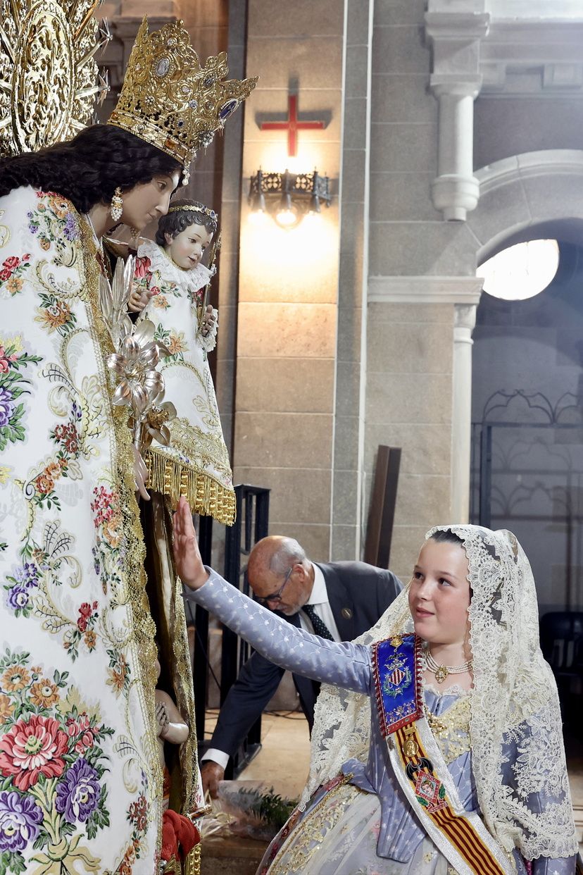 Así ha sido el Besamanos de las falleras mayores y cortes de honor 2025