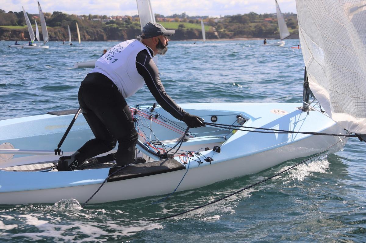 El coruñés Miguel Fernández Vasco, durante una regata.