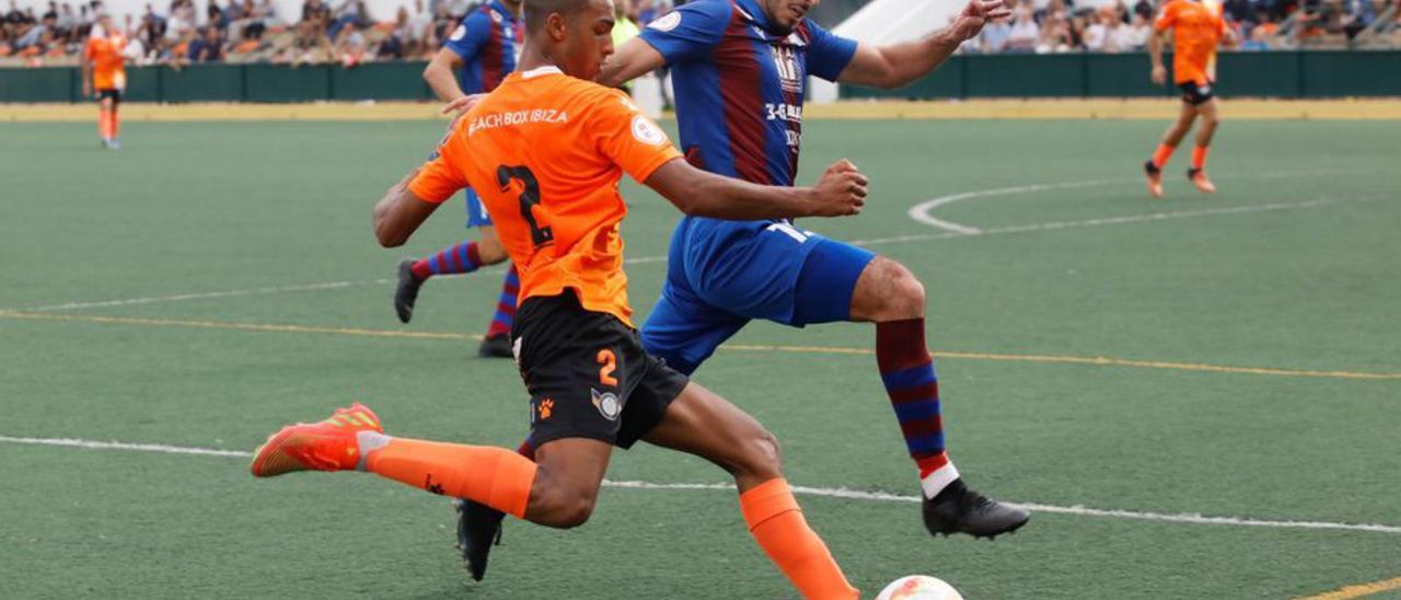 Una jugada ofensiva de la Penya Independent frente al Poblense.