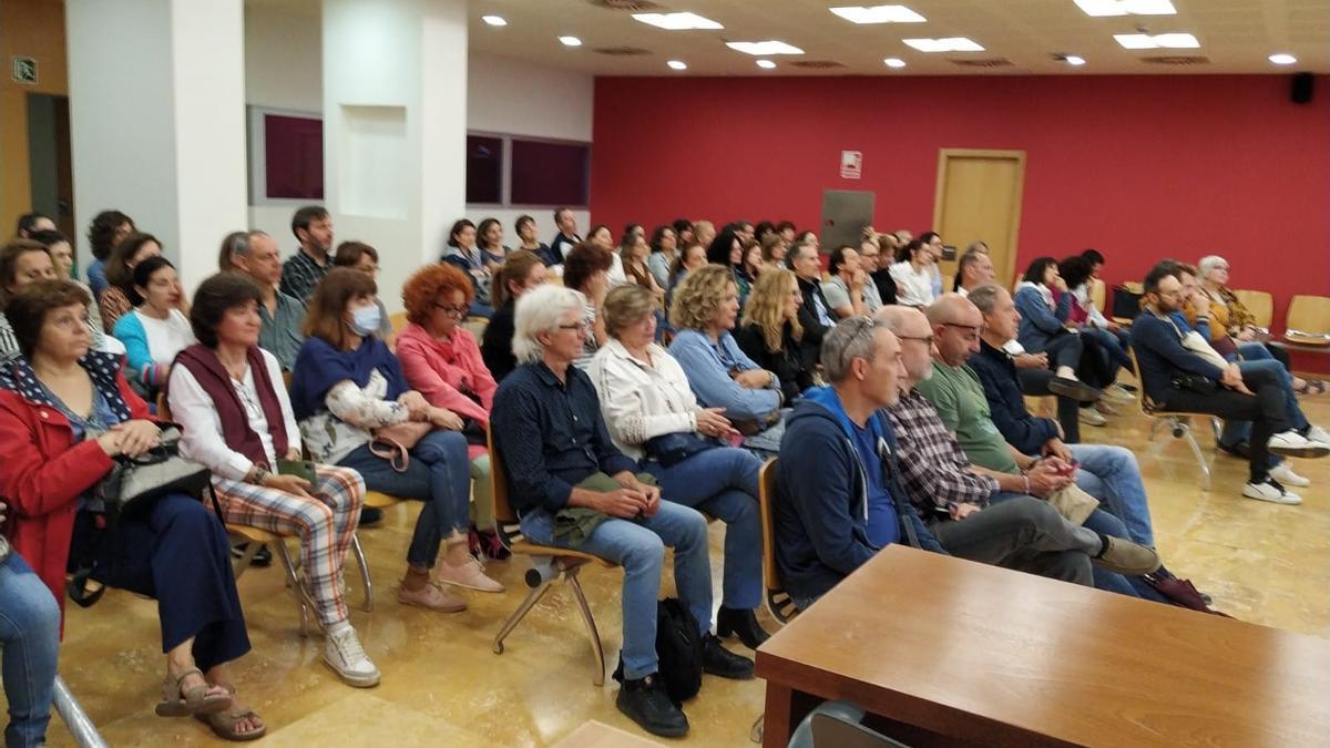 El salón de actos de la Ciudad de la Justicia acogía este lunes la asamblea de funcionarios.