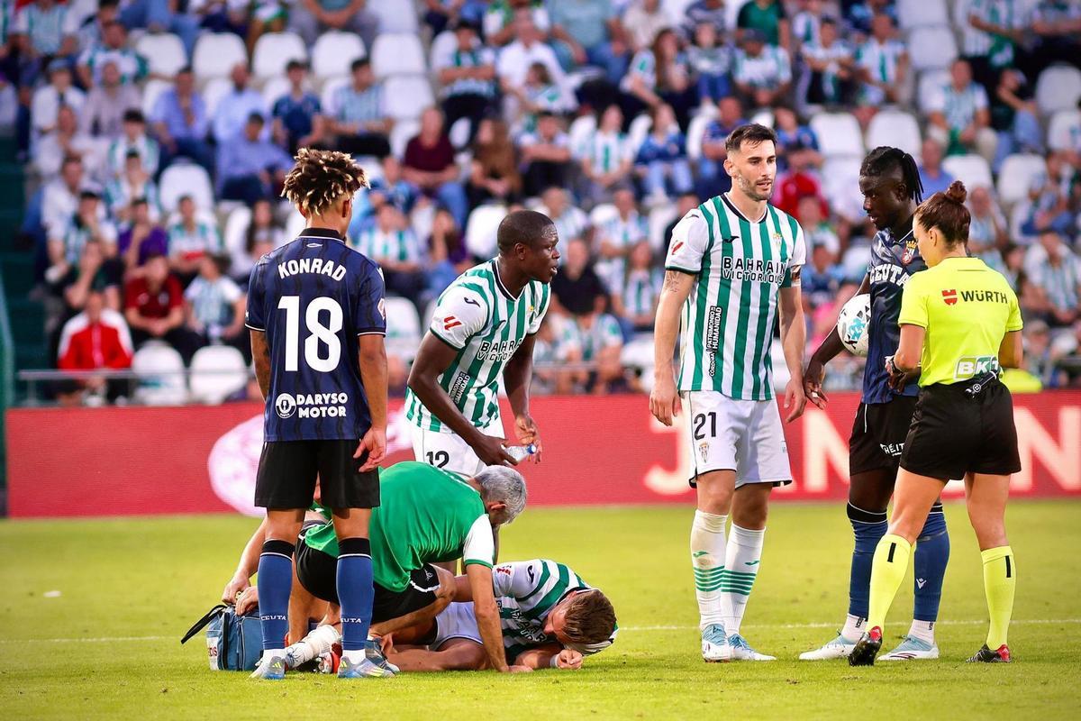 Huerta de Aza, en el pasado Córdoba CF-Ceuta en El Arcángel.