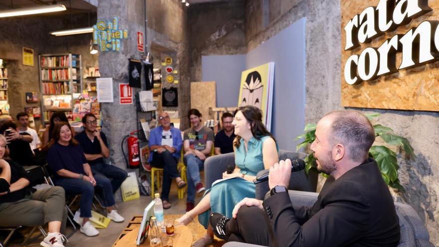 Francina Armengol, en un momento de la presentación del libro en Ratacorner esta mañana.