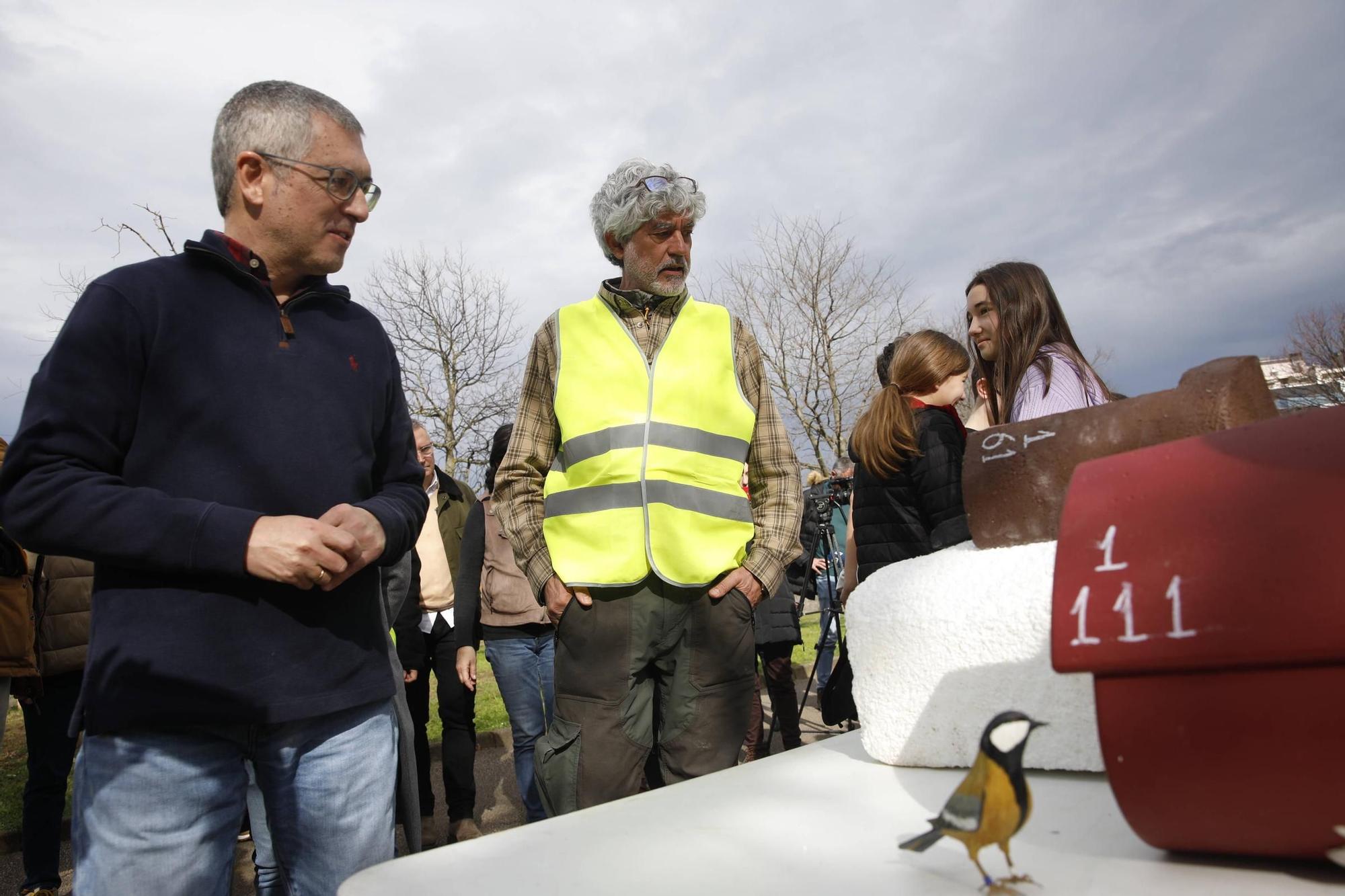 El secretario de Estado Hugo Morán participa en la plantación de minibosques en Gijón (en imágenes)