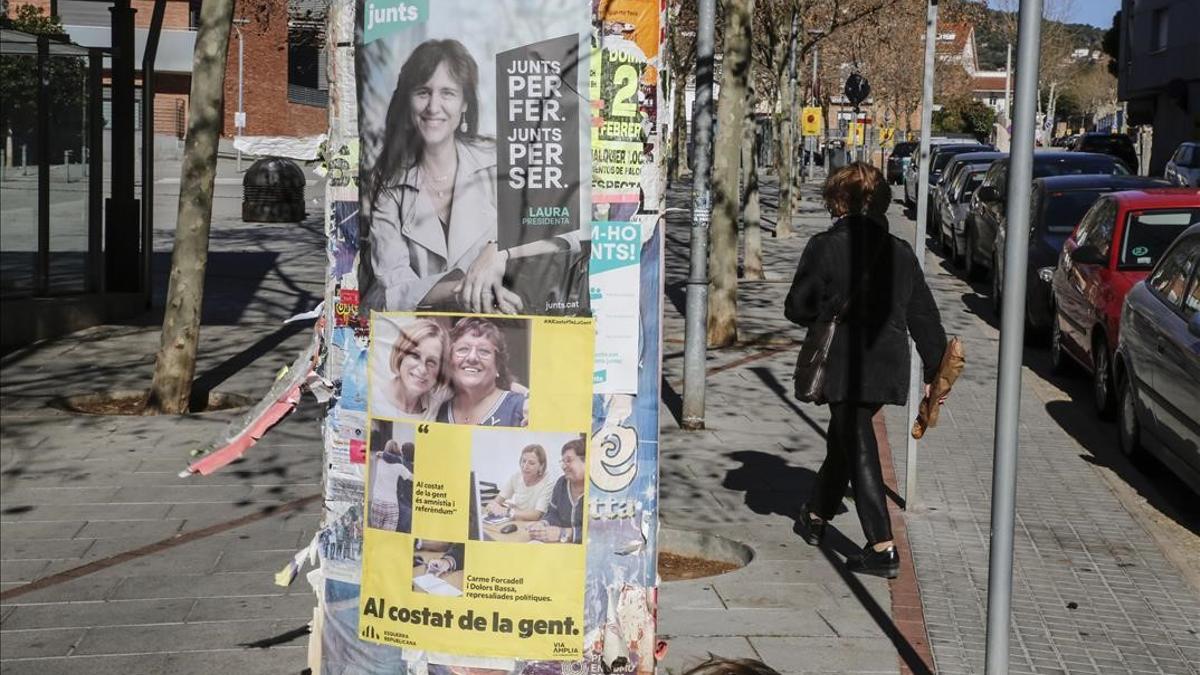 Premia de Mar 31 1 2021 Carteles electorals de la elecciones autonomicas del 14-F  Foto de Julio Carbo