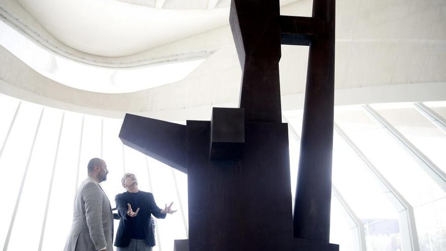 Les Arts «hospeda» a la escultura de Miquel Navarro