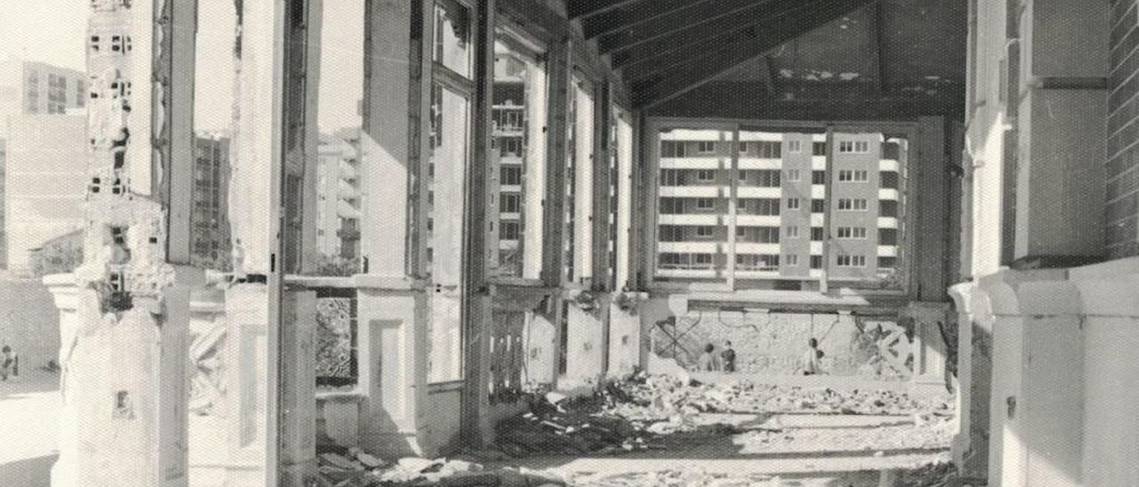 Estado del Palacete de Ayora después de ser abandonado. Estado del Palacete de Ayora después de ser abandonado.