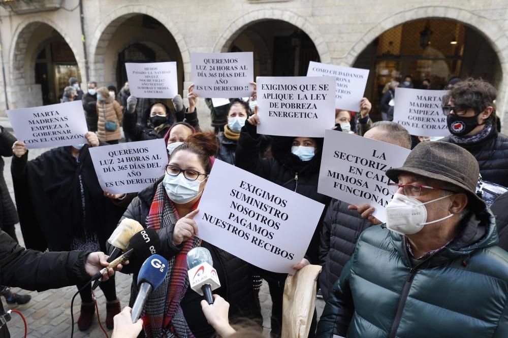 Protesta dels veïns del barri de Font de la Pólvora de Girona pels talls de llum