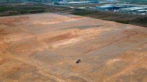 Terreno de la gigafactoría de Sagunt preparado para el inicio de las obras.