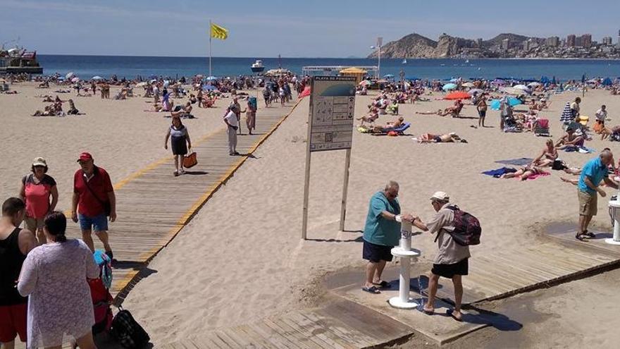 El buen tiempo y el Mercado Medieval llenan Benidorm