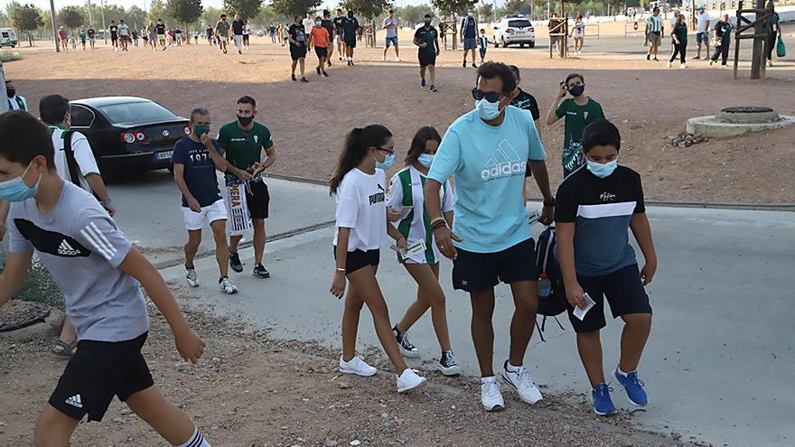 Aficionados asistentes al encuentro Córdoba CF-Cádiz B