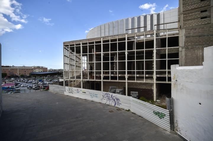 EDIFICIO A MEDIO HACER DEL PALACIO DE ...