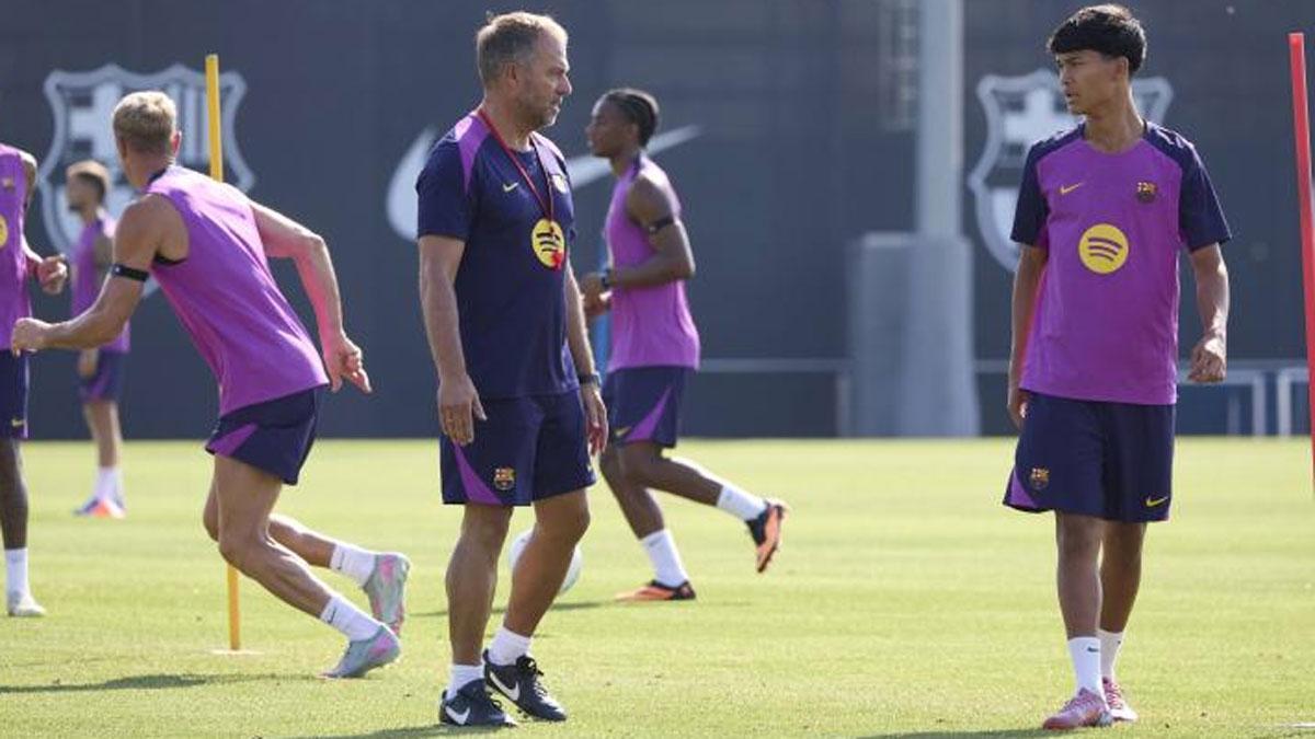 Dro Fernández y Hansi Flick, en un entrenamiento