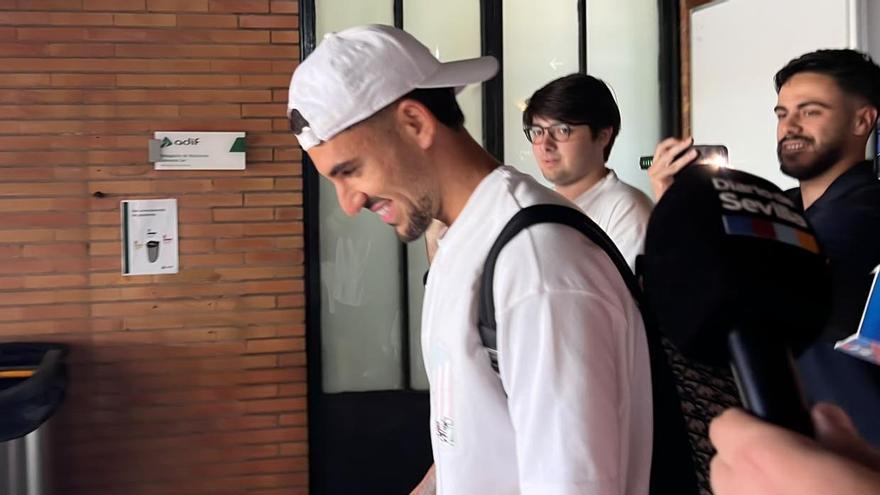 Vídeo | Dani Ceballos, a su llegada a Sevilla en AVE desde Madrid