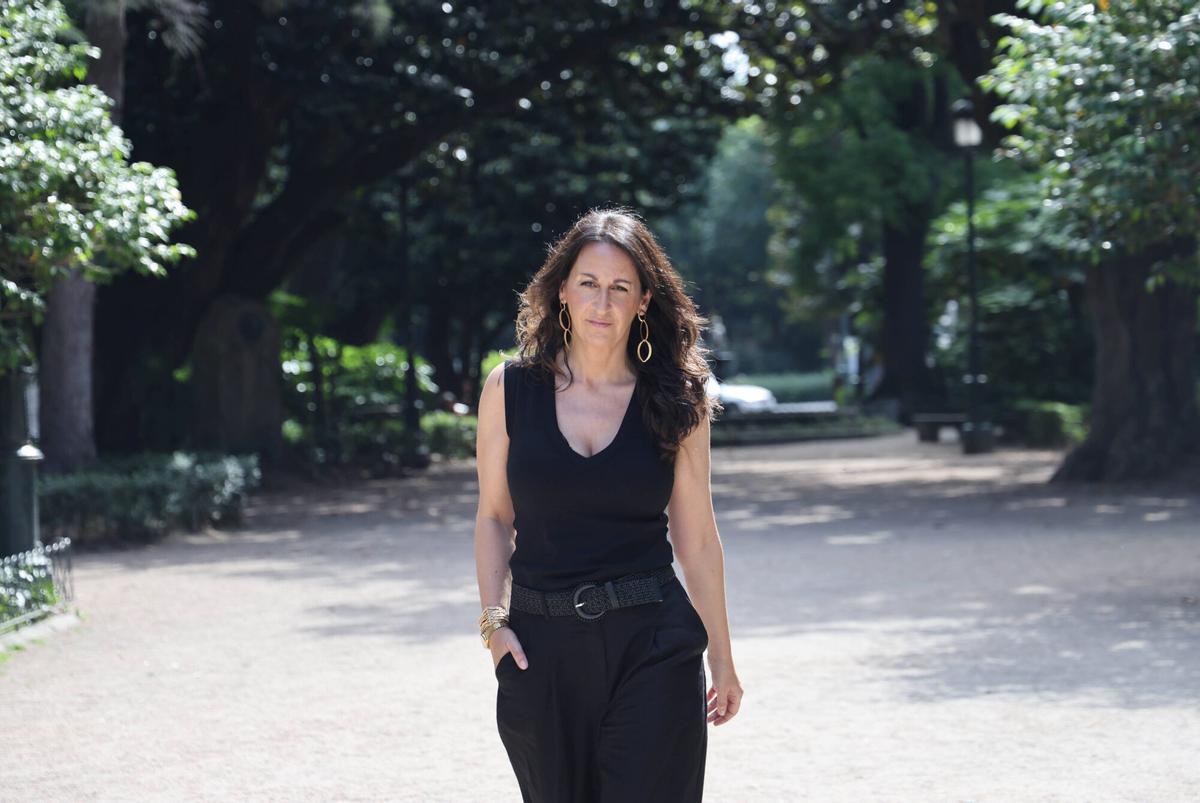Vigo, Alameda. María Oruña, que presenta su nueva novela "Las cámaras de las maravillas"