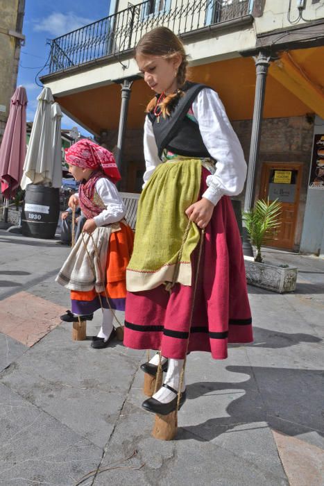 Concursu y Muestra de Traxes Tradicionales en Grado